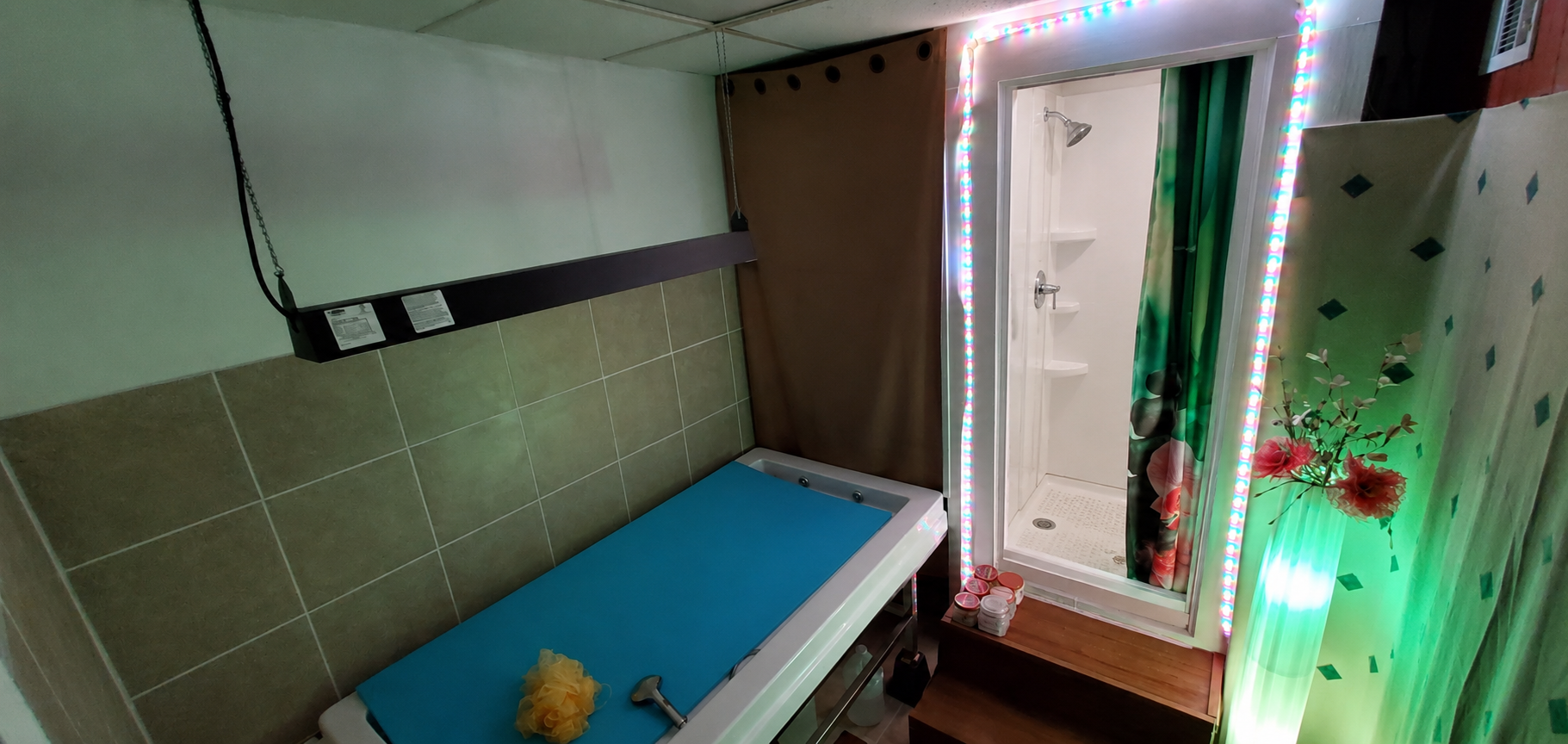 Body shower room at Panda Massage